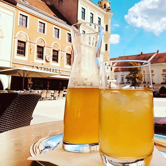 Auf einen Apfelsaft gespritzt in Wiener Neustadt